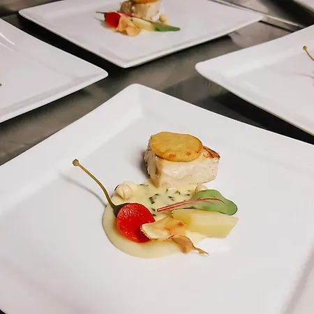 Saskia - Catered Hotel *